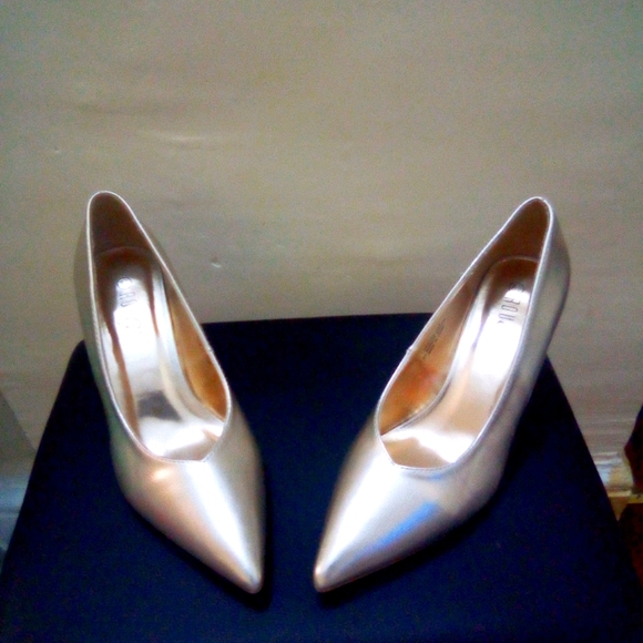 Shoes - Picture 1 of 3